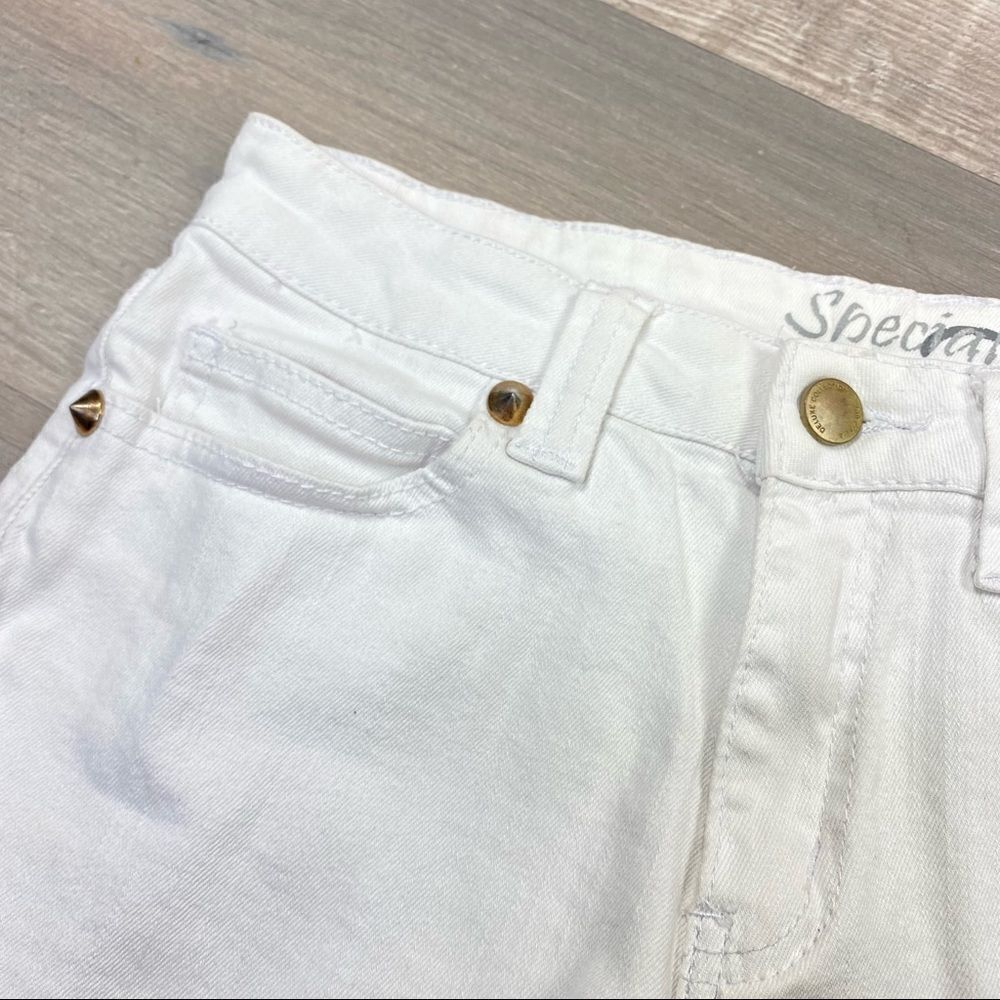 Special A Studded Raw Hem Jean Shorts White Size M - Picture 2 of 9